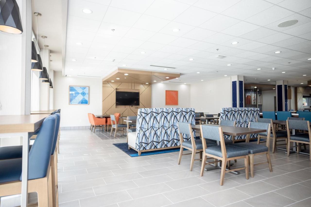 Holiday Inn Express & Suites Tampa Stadium - Airport Area By Ihg Eksteriør bilde