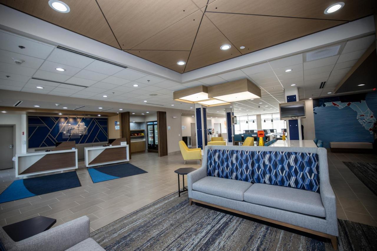 Holiday Inn Express & Suites Tampa Stadium - Airport Area By Ihg Eksteriør bilde