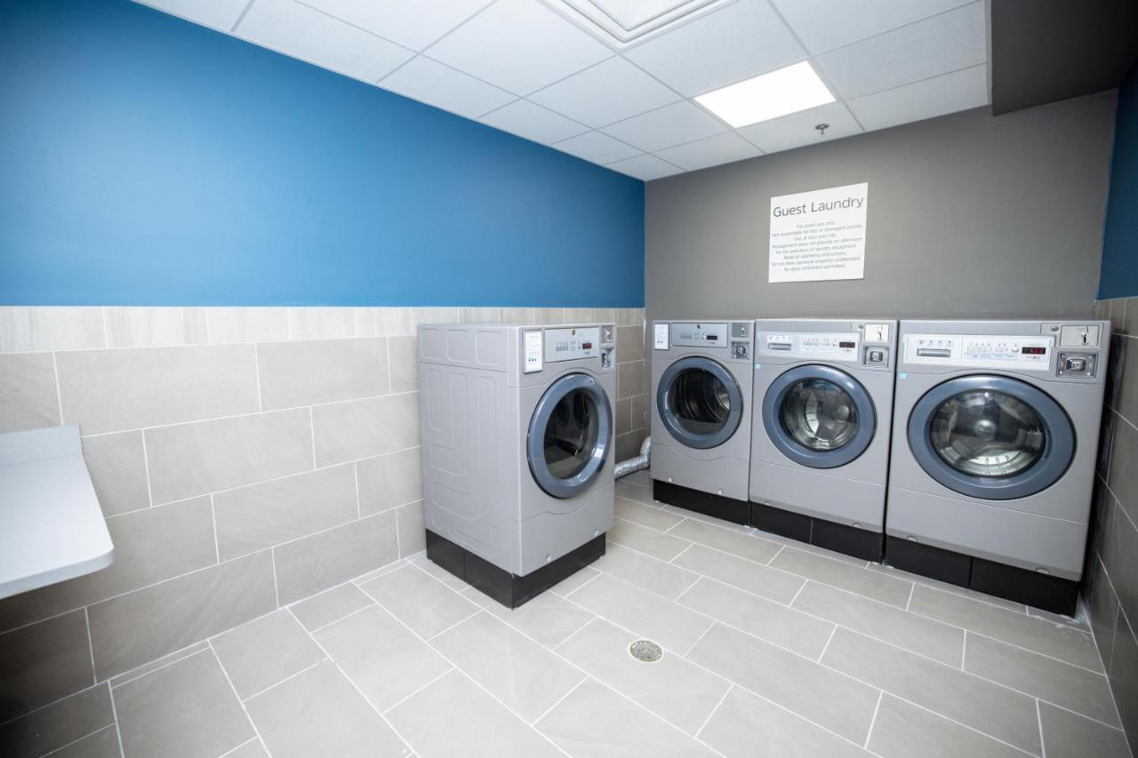 Holiday Inn Express & Suites Tampa Stadium - Airport Area By Ihg Eksteriør bilde