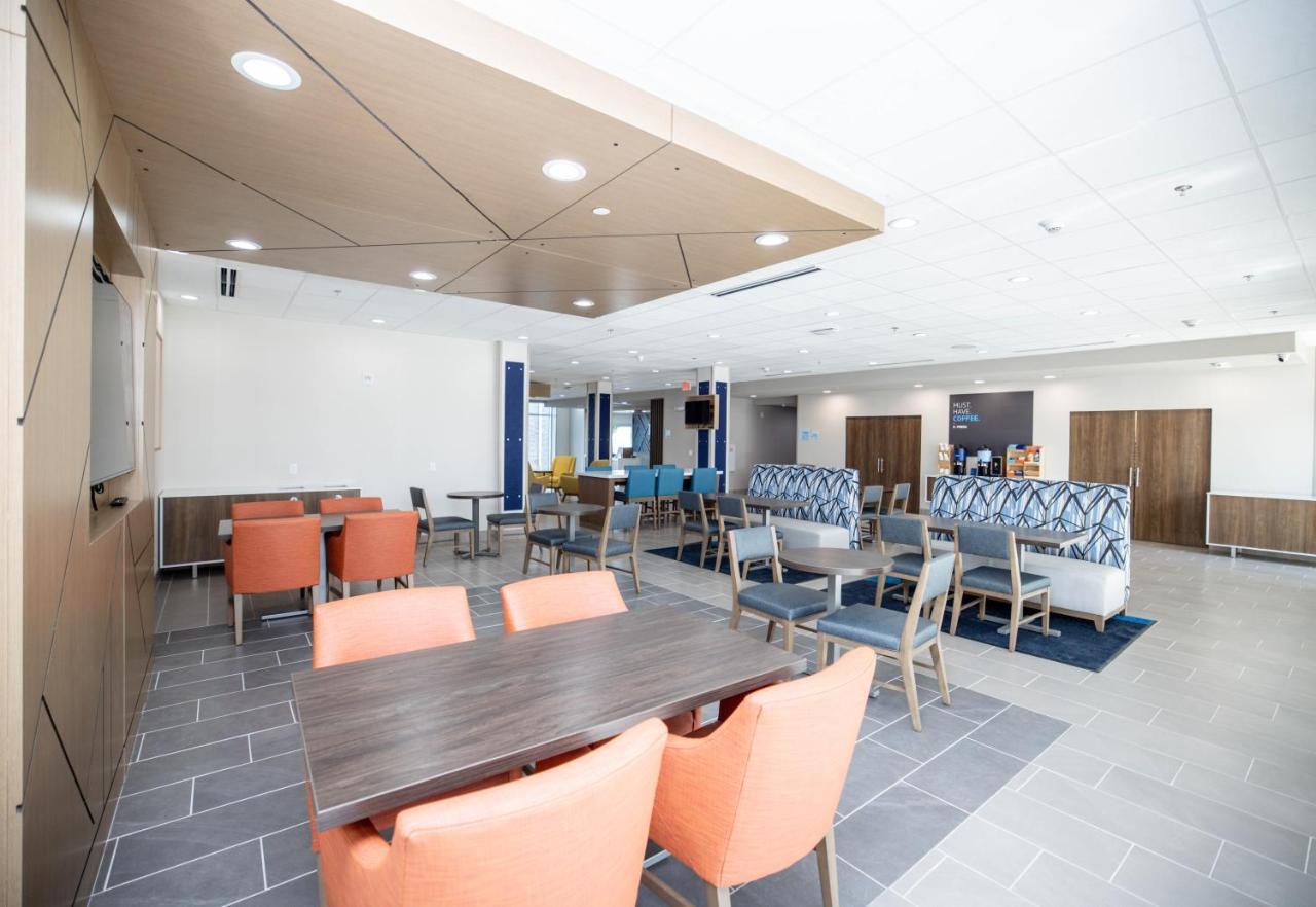 Holiday Inn Express & Suites Tampa Stadium - Airport Area By Ihg Eksteriør bilde