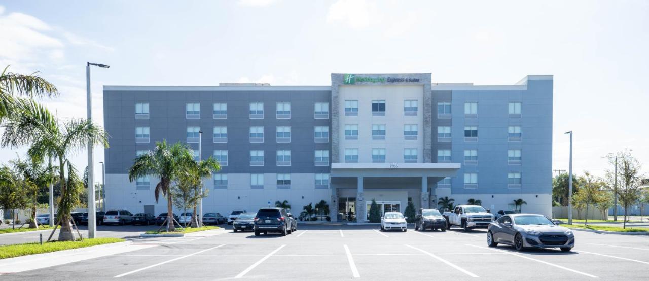 Holiday Inn Express & Suites Tampa Stadium - Airport Area By Ihg Eksteriør bilde