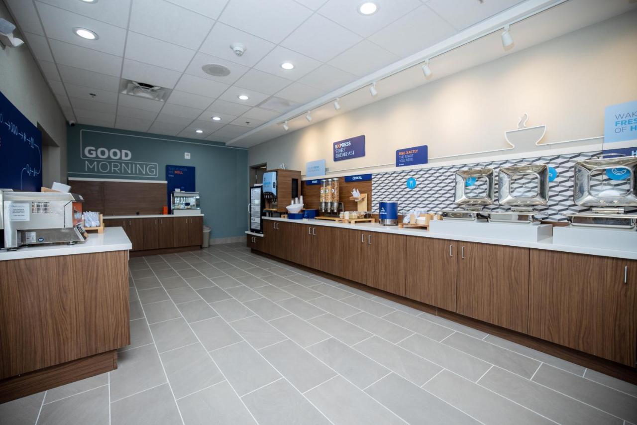 Holiday Inn Express & Suites Tampa Stadium - Airport Area By Ihg Eksteriør bilde
