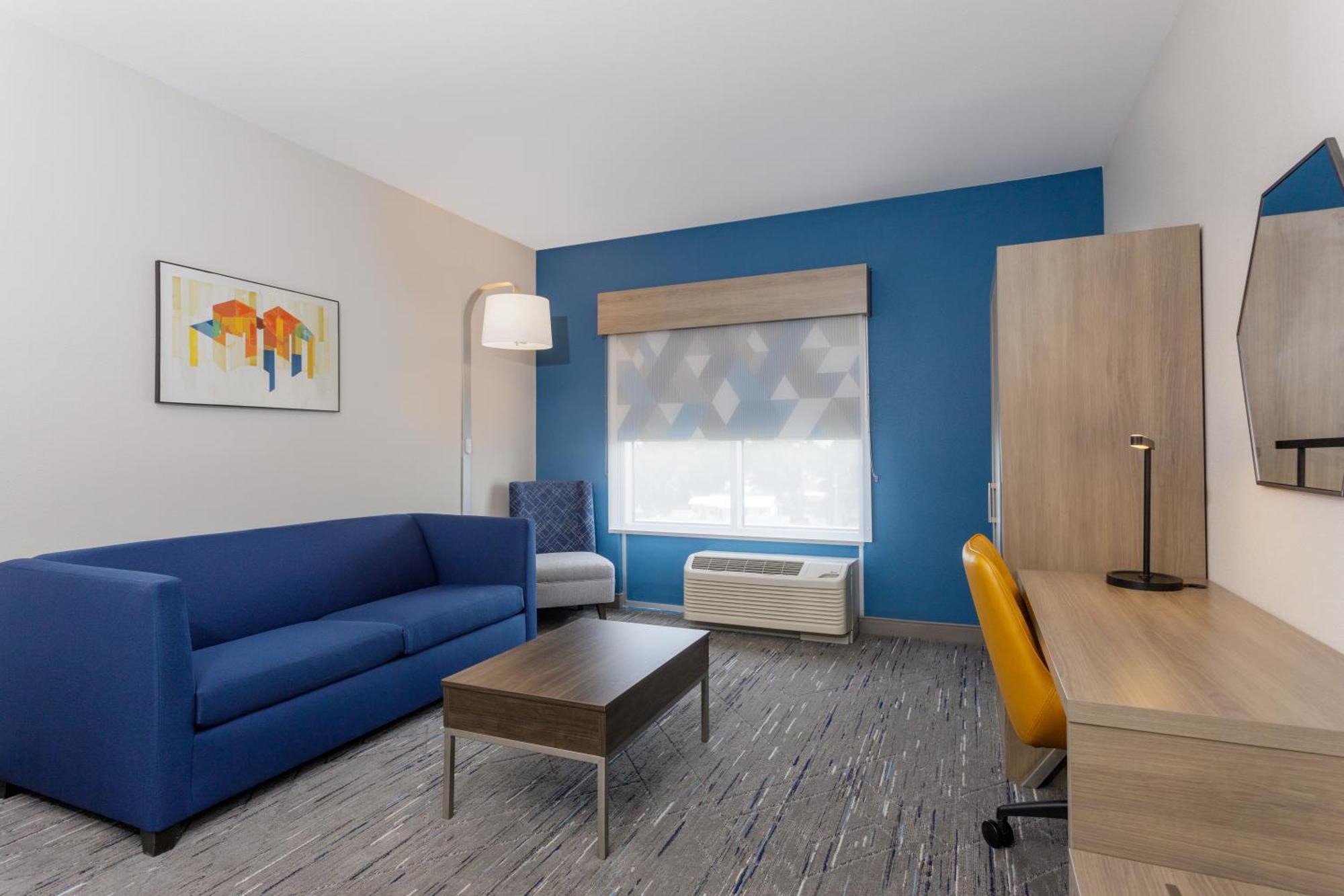 Holiday Inn Express & Suites Tampa Stadium - Airport Area By Ihg Eksteriør bilde