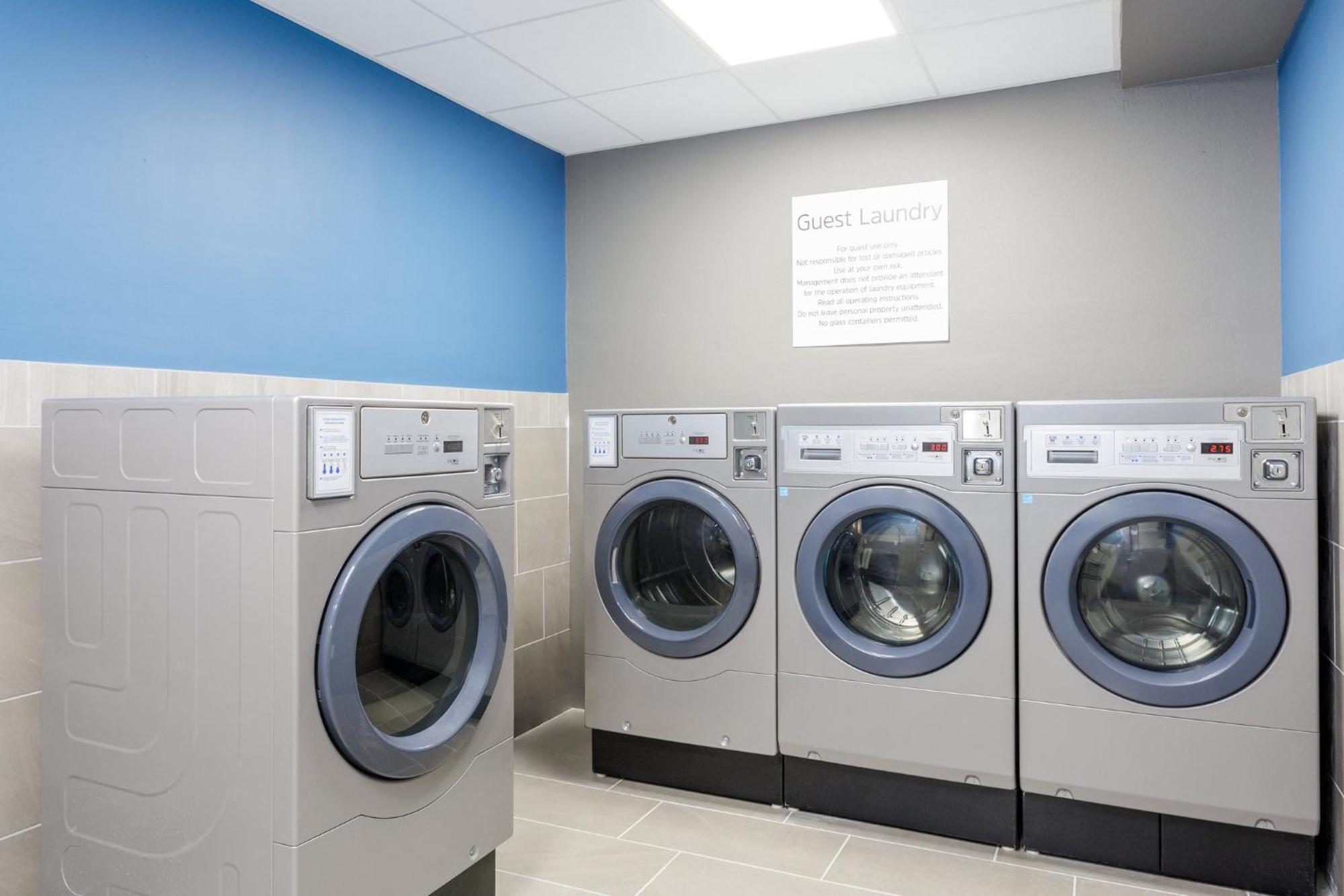 Holiday Inn Express & Suites Tampa Stadium - Airport Area By Ihg Eksteriør bilde