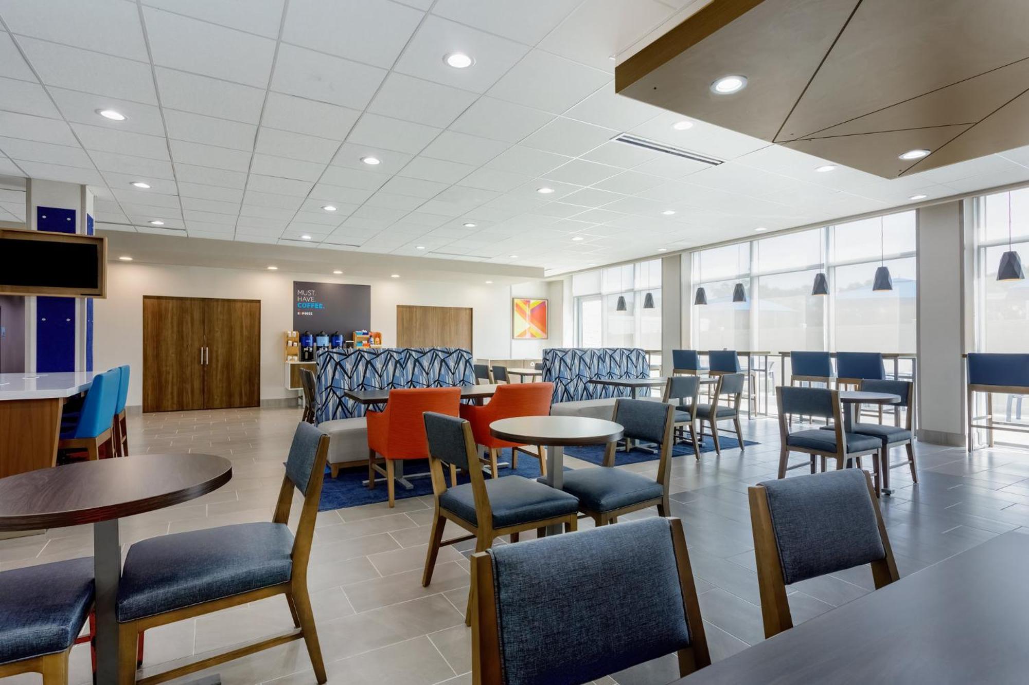 Holiday Inn Express & Suites Tampa Stadium - Airport Area By Ihg Eksteriør bilde