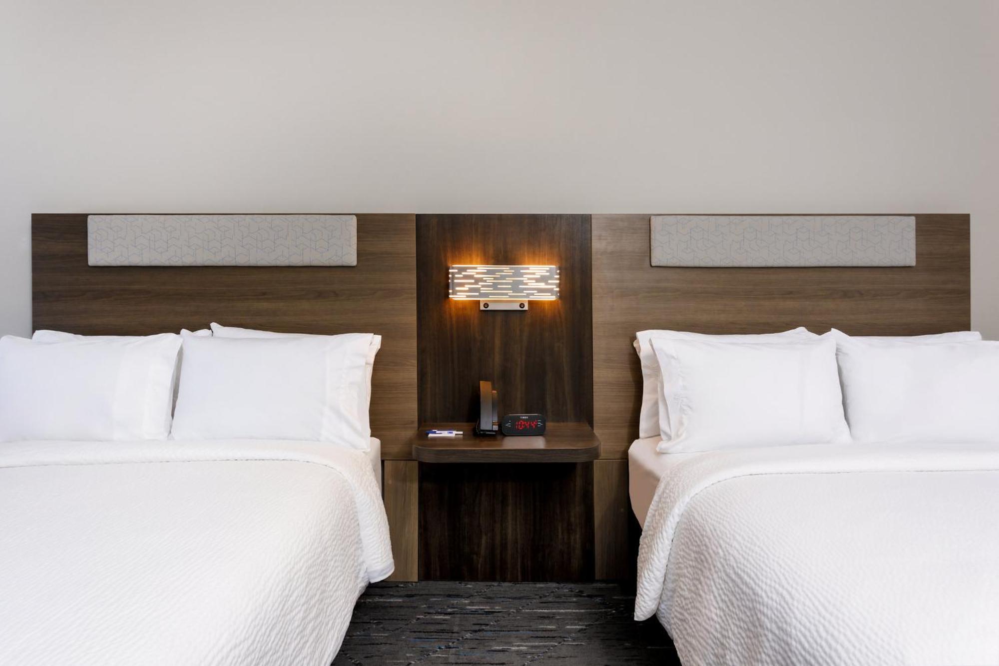Holiday Inn Express & Suites Tampa Stadium - Airport Area By Ihg Eksteriør bilde
