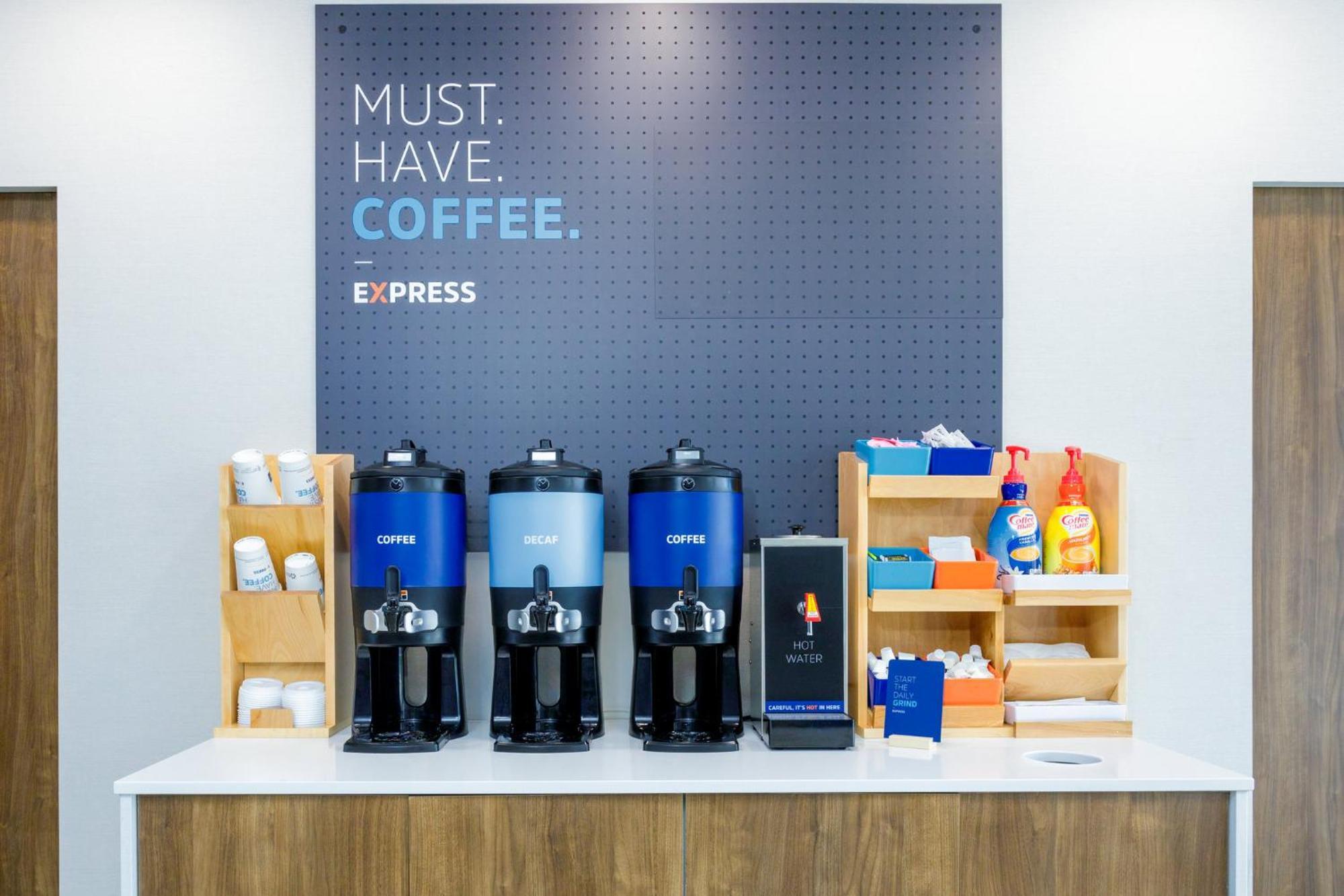 Holiday Inn Express & Suites Tampa Stadium - Airport Area By Ihg Eksteriør bilde