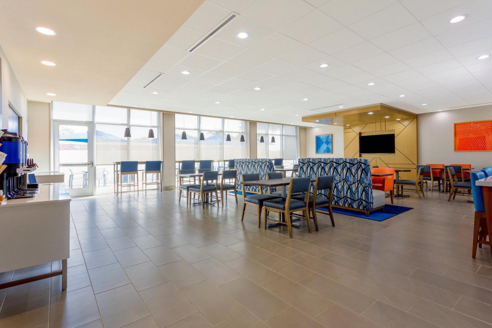 Holiday Inn Express & Suites Tampa Stadium - Airport Area By Ihg Eksteriør bilde