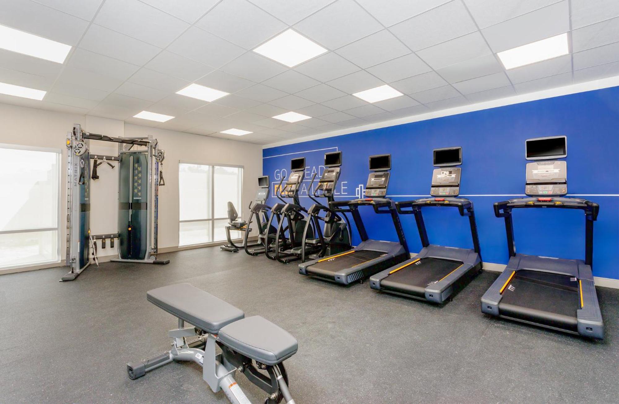 Holiday Inn Express & Suites Tampa Stadium - Airport Area By Ihg Eksteriør bilde