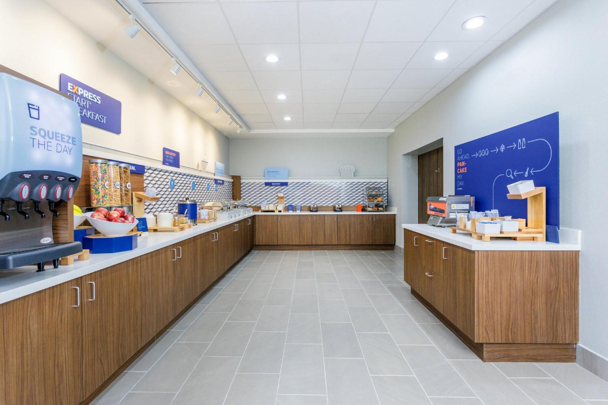 Holiday Inn Express & Suites Tampa Stadium - Airport Area By Ihg Eksteriør bilde