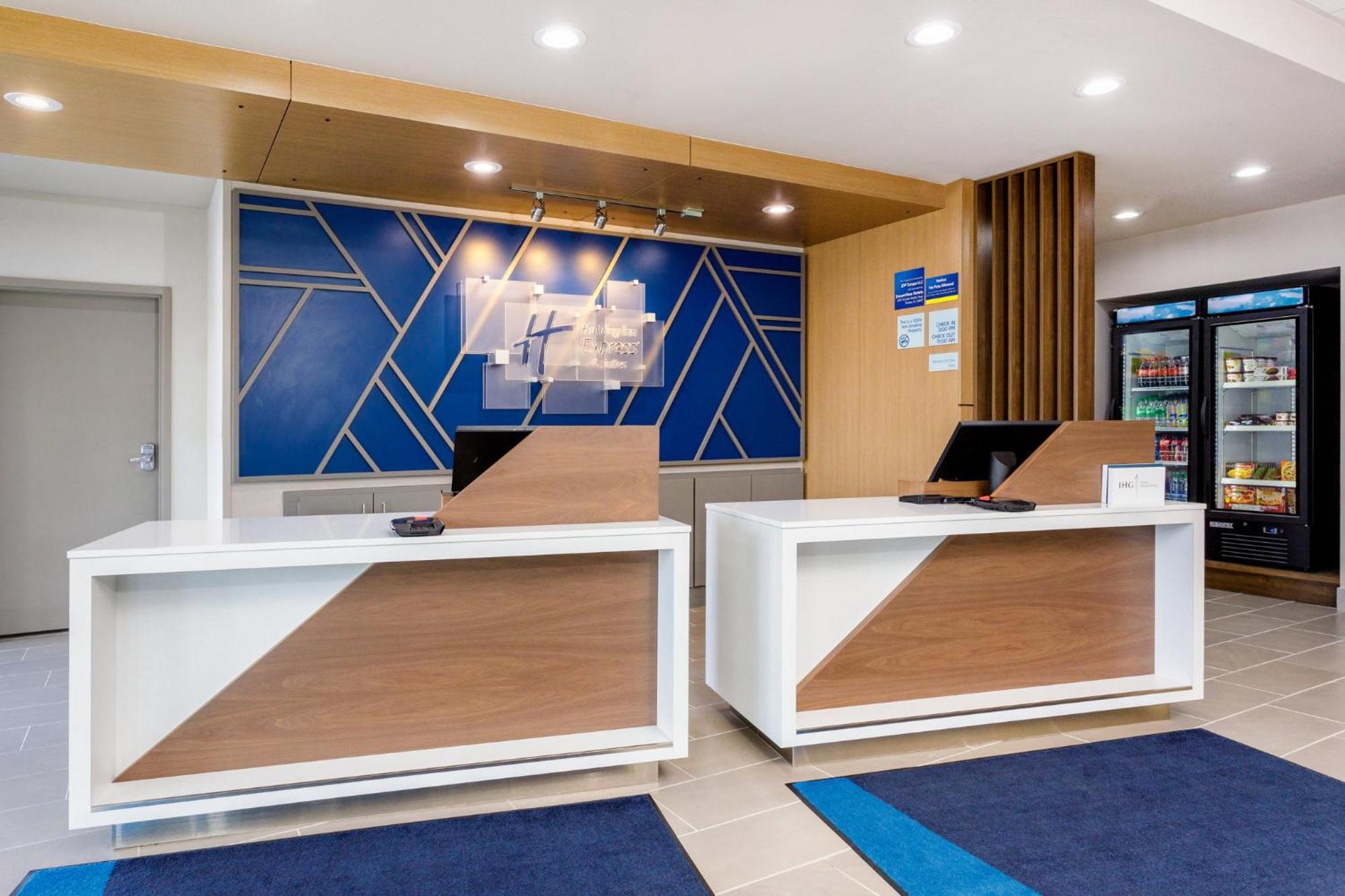Holiday Inn Express & Suites Tampa Stadium - Airport Area By Ihg Eksteriør bilde