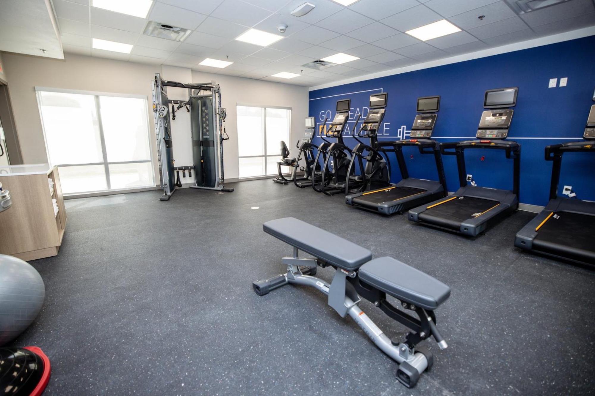 Holiday Inn Express & Suites Tampa Stadium - Airport Area By Ihg Eksteriør bilde