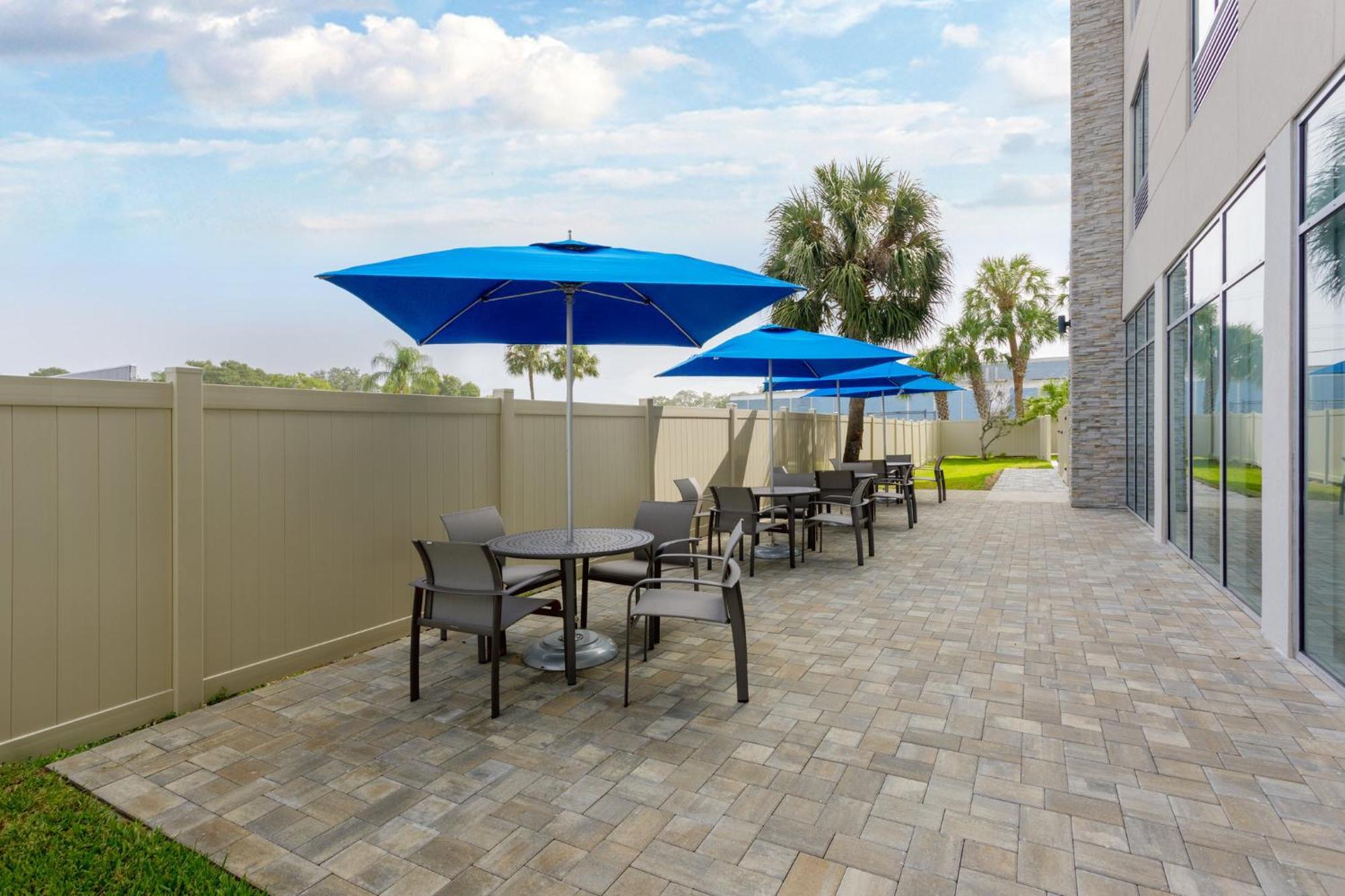 Holiday Inn Express & Suites Tampa Stadium - Airport Area By Ihg Eksteriør bilde