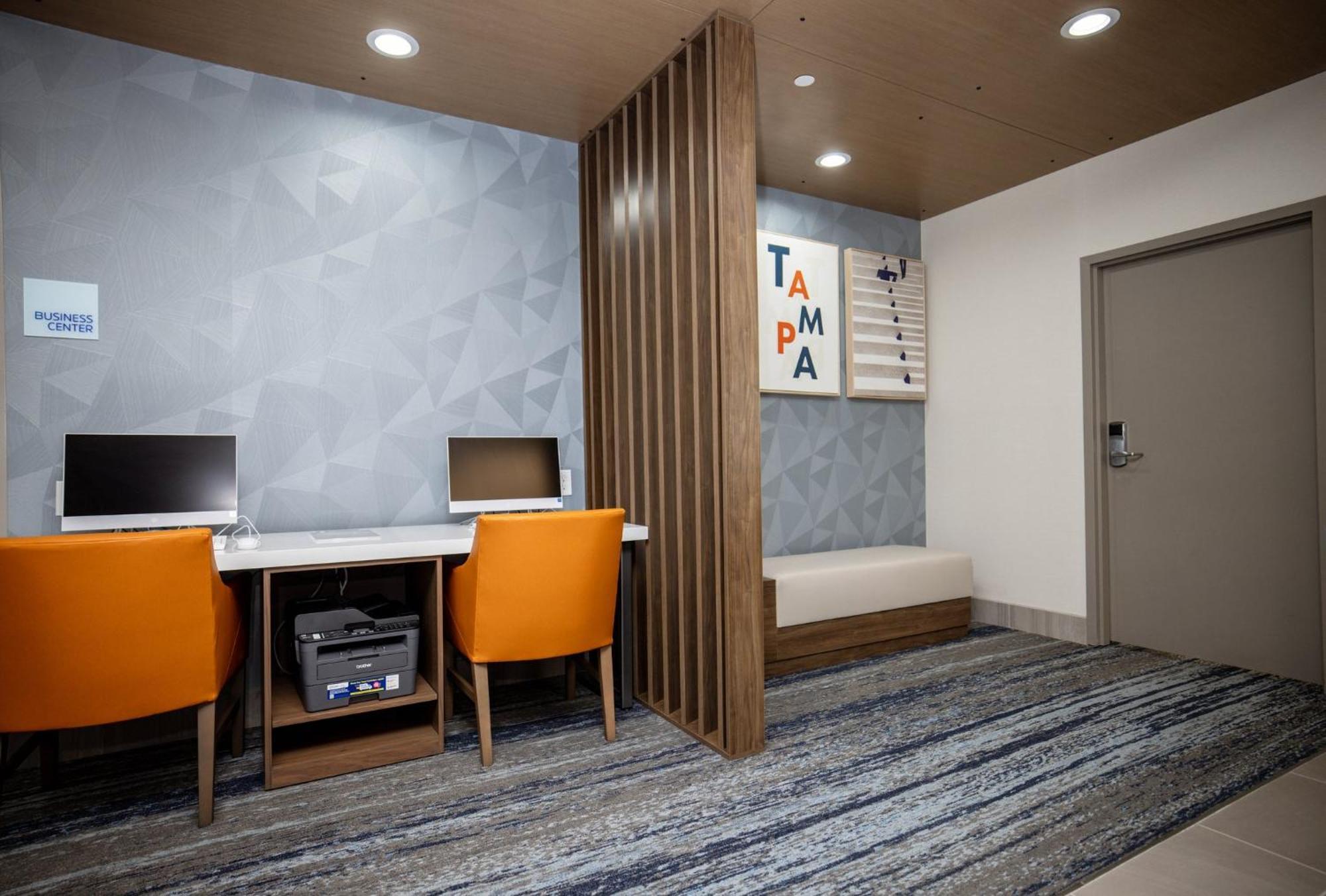 Holiday Inn Express & Suites Tampa Stadium - Airport Area By Ihg Eksteriør bilde